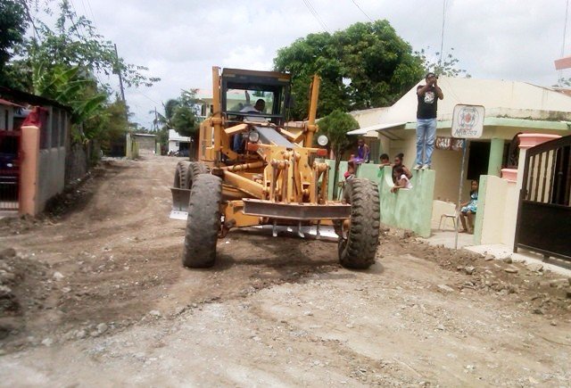 Alcaldía de Moca, desarrolla bacheo técnico en distintas calles y sectores de la ciudad